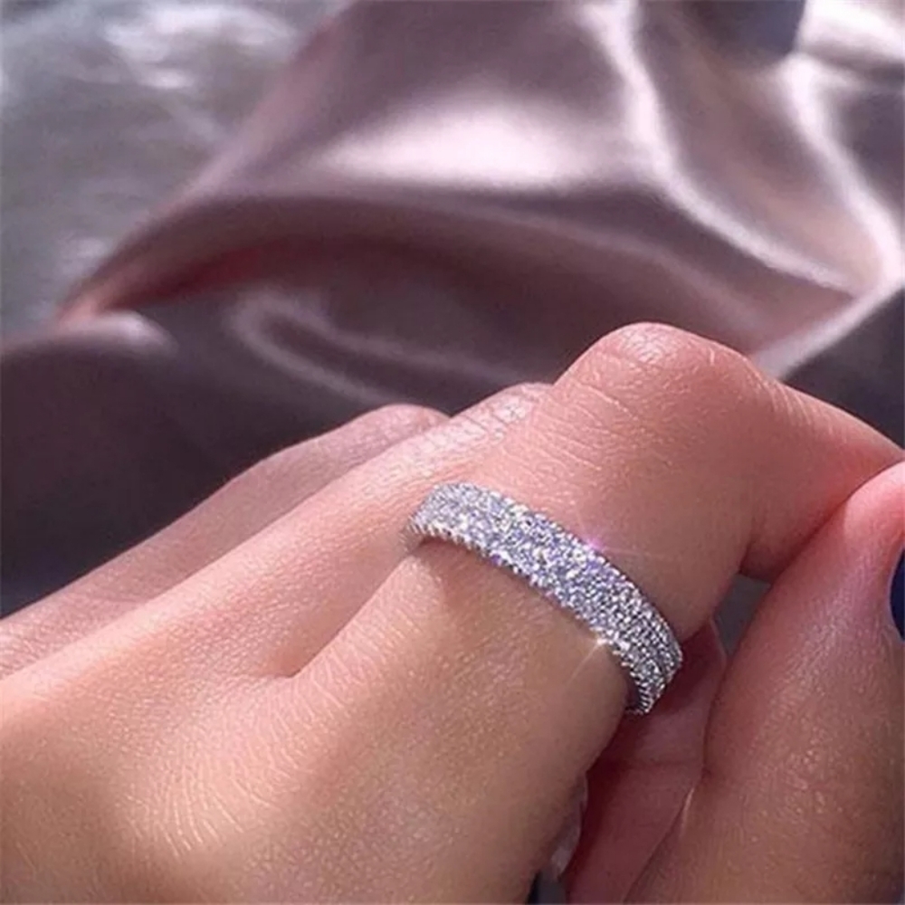 NEW WEDDING ENGAGEMENT WHITE DIAMOND BAND RING - Picture 3 of 3